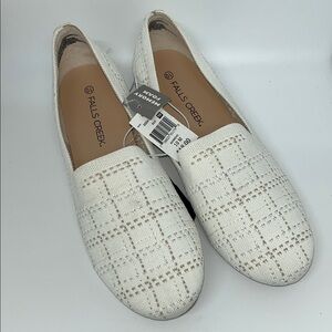 Falls Creek Women's Cream Textured Loafers